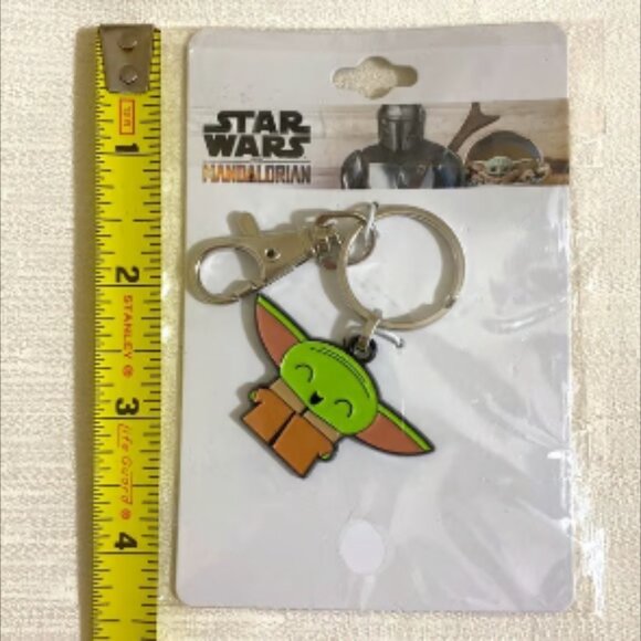 NWOT STAR WARS Women's Mandalorian Short Sleeve T-Shirt & Keychain - Picture 7 of 8